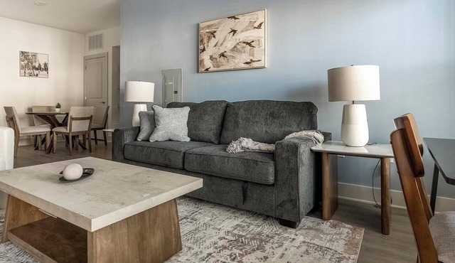 Landing | Chic 2BD, Game Room, Yoga Studio