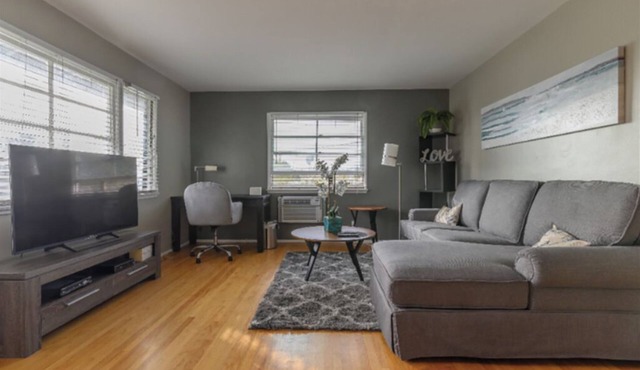 Large 1BR Retreat, Steps from Shops & Market