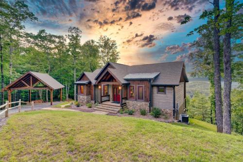 Luxury 3BR Mountain Cabin Hot Tub Game Room Outdoor Fireplace