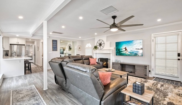 Luxury Beach Duplex | Sleeps 9 | Dog-Friendly | A/C | Fire Pit & Grill