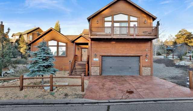 Luxury Morning Star Log Cabin | Hot Tub, Firepit, Game Room & Minutes to Skiing