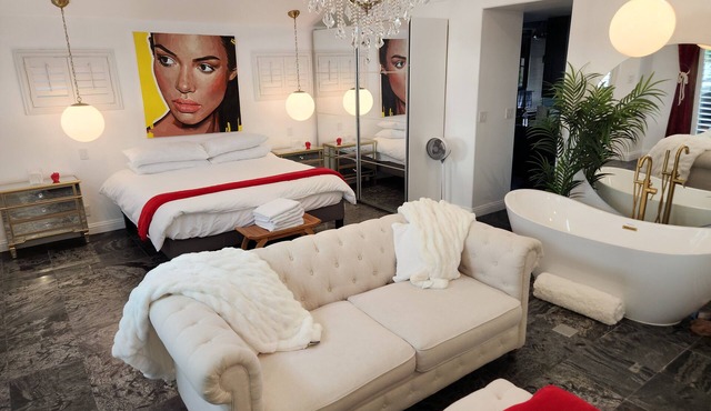 Luxury Ocean View Townhouse with Rooftop Deck & Jacuzzi