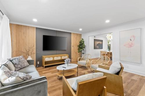 Marbella Lane - Modern 3BROasis in SiliconValley