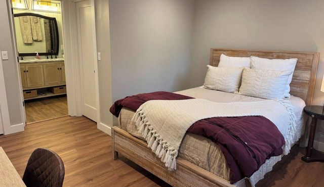Master Bedroom & Bathroom Private Entrance and Patio Space