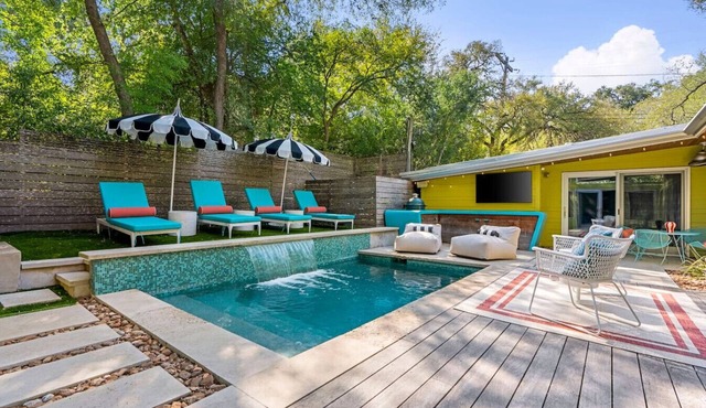 MidMod Bungalow 5BR Heated Pool