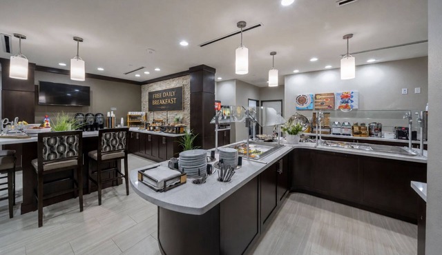 Mobility Accessible Studio Suite w/Free Breakfast
