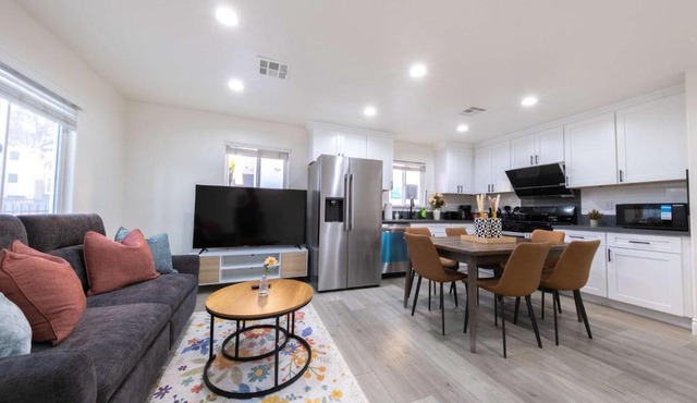 Modern Luxe Ensuite by USC Shared Living