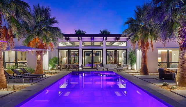 'Modern Mesa' Private1/2 Acre Palm Springs Estate