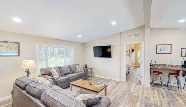 Modern, spacious home near the bay with grill, washer&dryer, & large yard