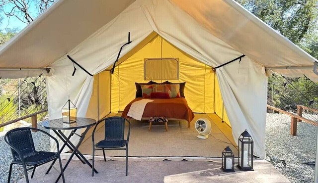 Moonshadow Flat Glamping: Onyx Tent