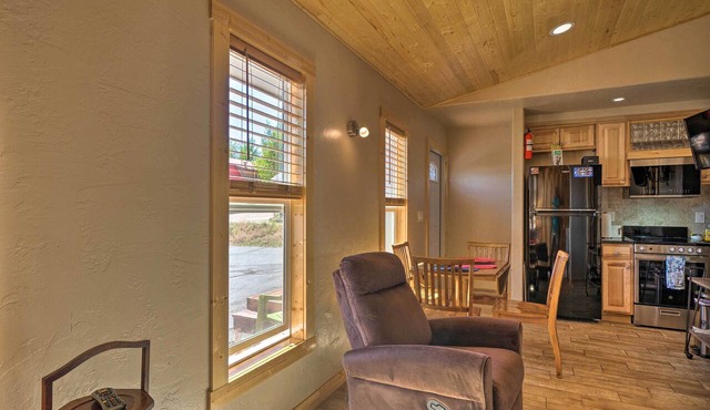 Mountain Cabin, Walk to Dining/Memorial Park!