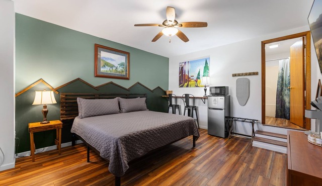 Mountain Laurel | King Suite for 2 | Wears Valley