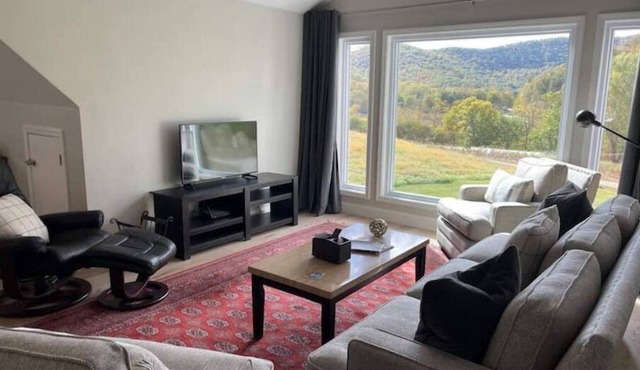 Mountain View in Quiet of the Countryside-Near Hikes, Biking Trails & Breweries!