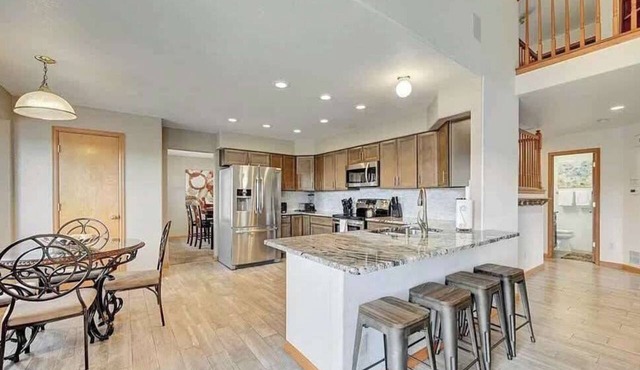 Mountain View! Near Park and Rec Center w/Pool!