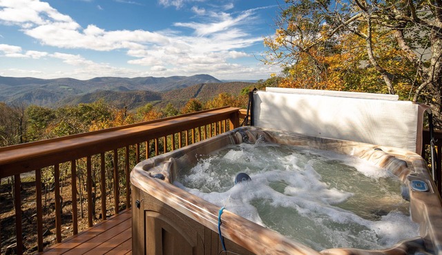 Mountain Views & Cooler Days - 3BR/2BA Long Range Mtn Views w/Hot Tub & WiFi