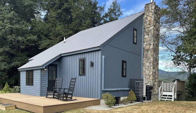 Mtn-view home with large deck, wood stove, firepit, grill, streaming, W/D, & AC