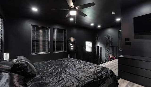 *NEW* Downtown* Hot Tub* Ping Pong