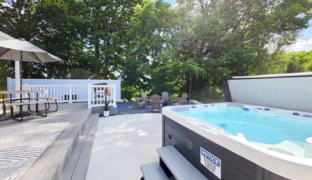 NEW! Hot Tub & 28 Acre Park 30 Mins To Hershey w/Firepit & Yard Games