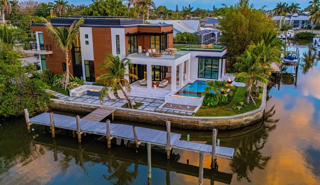 NEW LUX WATERFRONT HOME- Walk to 5th Ave