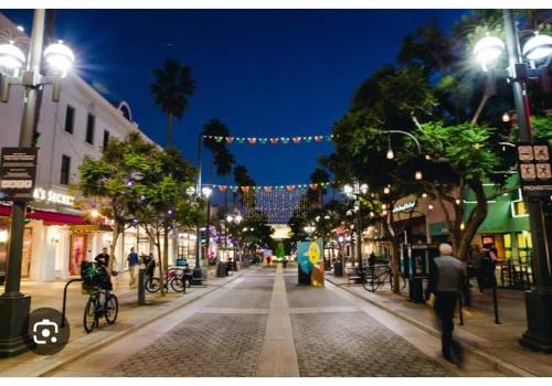 Oceanside 2 Bed 2bath Apt Walk to The Pier