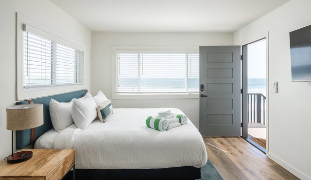 Oceanview King Studio (207)