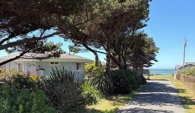 Oceanview Studio Retreat w/Private Beach Access