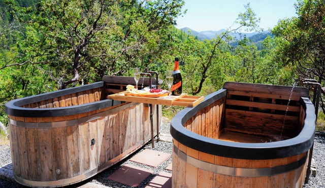 Off-grid container home on 6 private acres, outdoor soaking tubs and plunge pool