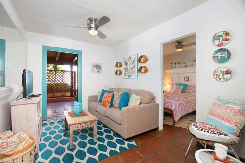 Old Town 1BR Short Drive to Downtown and Beaches 2.5