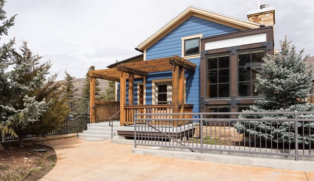 Old Town Stay Near Slopes | Hot Tub