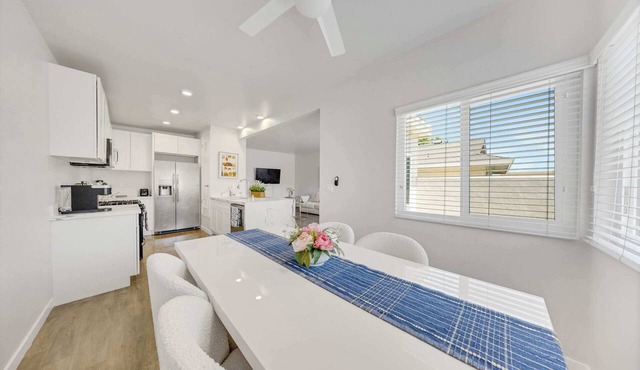 One Lux Stay Coastal 2BR Retreat Near the Beach