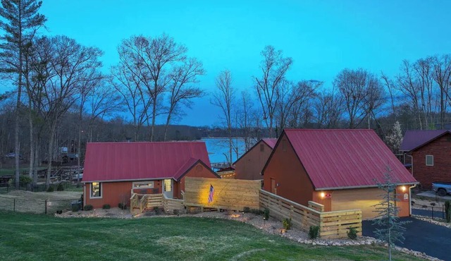 One Pointe Luxury Lake Retreat – 4BR/4BA Comfort & Style