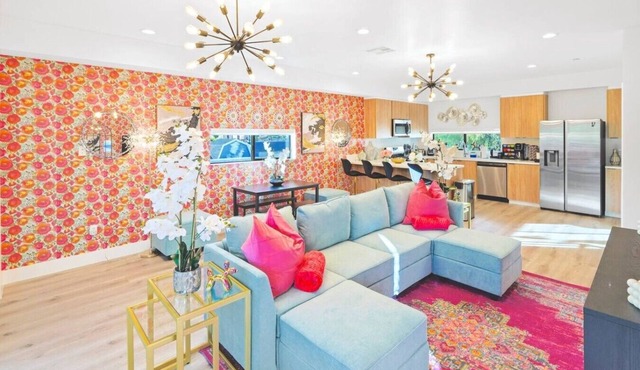 OO. Vibrant 3BR NoHo Suite, Universal 15m, Family
