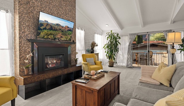 Panoramic Red Rock Views | Walk to Uptown