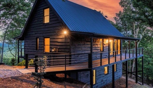 Panoramic Views! Wrap around Deck, Hot Tub & Grill