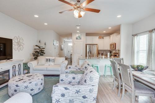 PCB Townhome w/Deck & Pool Access: 3 Mi to Beach!