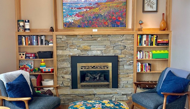 Pet friendly Coastal home with guest house