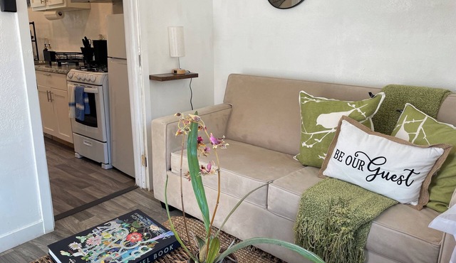 Pet Friendly Private Unit with Fully Fenced Patio