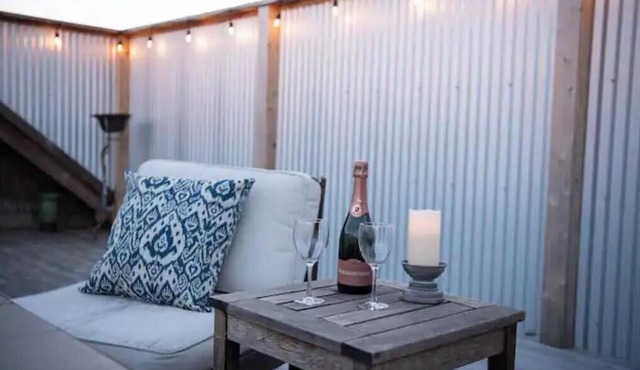 Plaza Perch~Downtown~Walkable