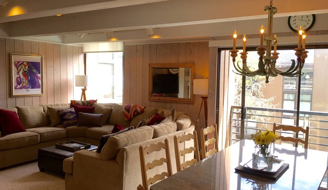 Pristine Condo, Walk To Lifts, 2 Fireplaces, 3 Balconies, Mountain Views!