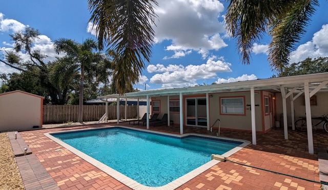 Private Heated Pool 2BD/1BA Just 6 Miles to Siesta