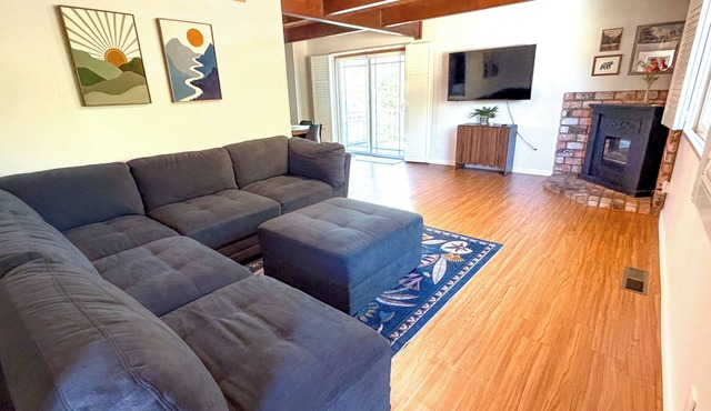 Private lake access 4-bedroom chalet in Pine Mountain Lake/Groveland
