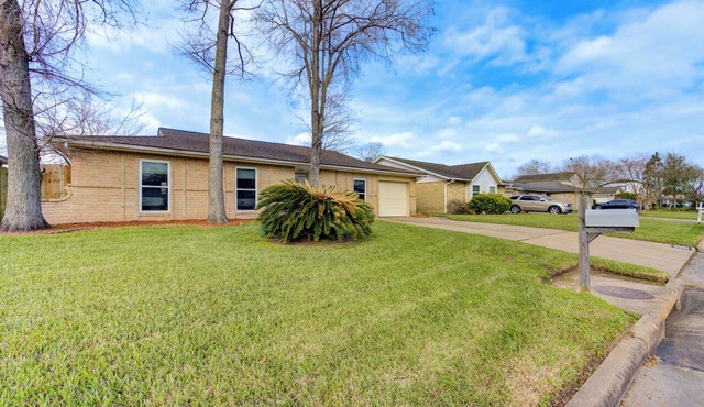 Private Pool Paradise in La Porte. Family & Work Stays Welcome