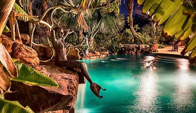 Private Vacation Studio Apartment sleeps 10 -12 people. Your own small oasis.