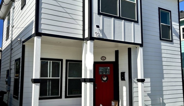 Pura Vida Home 🏡 1.2 miles from AT&T center and less then 3 miles from Downtown!