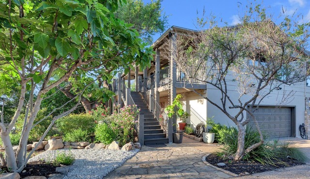 Quiet Luxury on Lake Travis - Waterfront + Outdoor Living