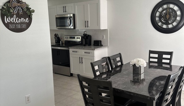 Remodeled Duplex. Close to apollo Beach and places to eat and entertainments.