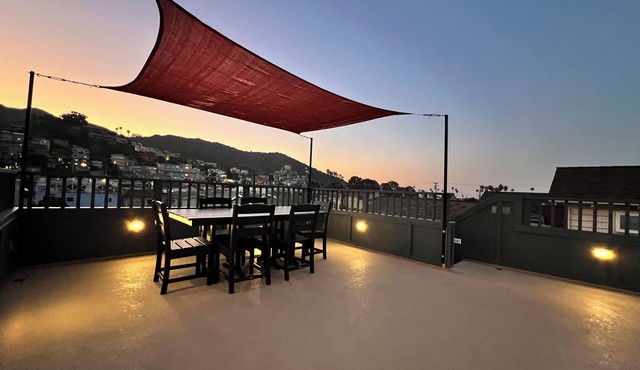 Remodeled in 2025, 5-bedroom house in Avalon with rooftop deck and ocean views