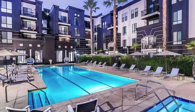 Resort Style 1-bedroom apartment in adorable Los Angeles with tons of amenities