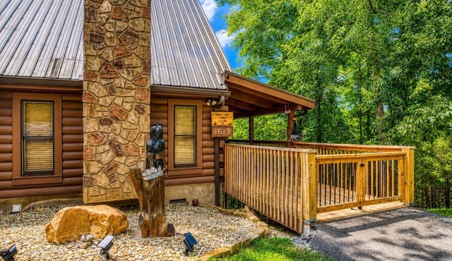 Rocky Top Heaven - Arcade Game, Resort Pool, $560 FREE tickets each paid day!