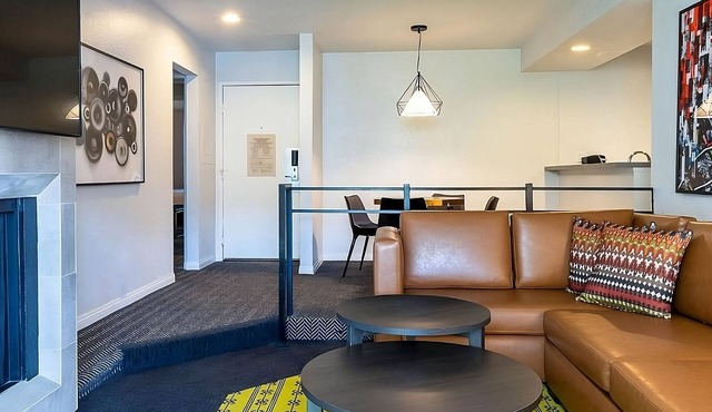 Rooftop Lounge Access, Pool, Pet-Friendly Stay Near Dining & Hotspots